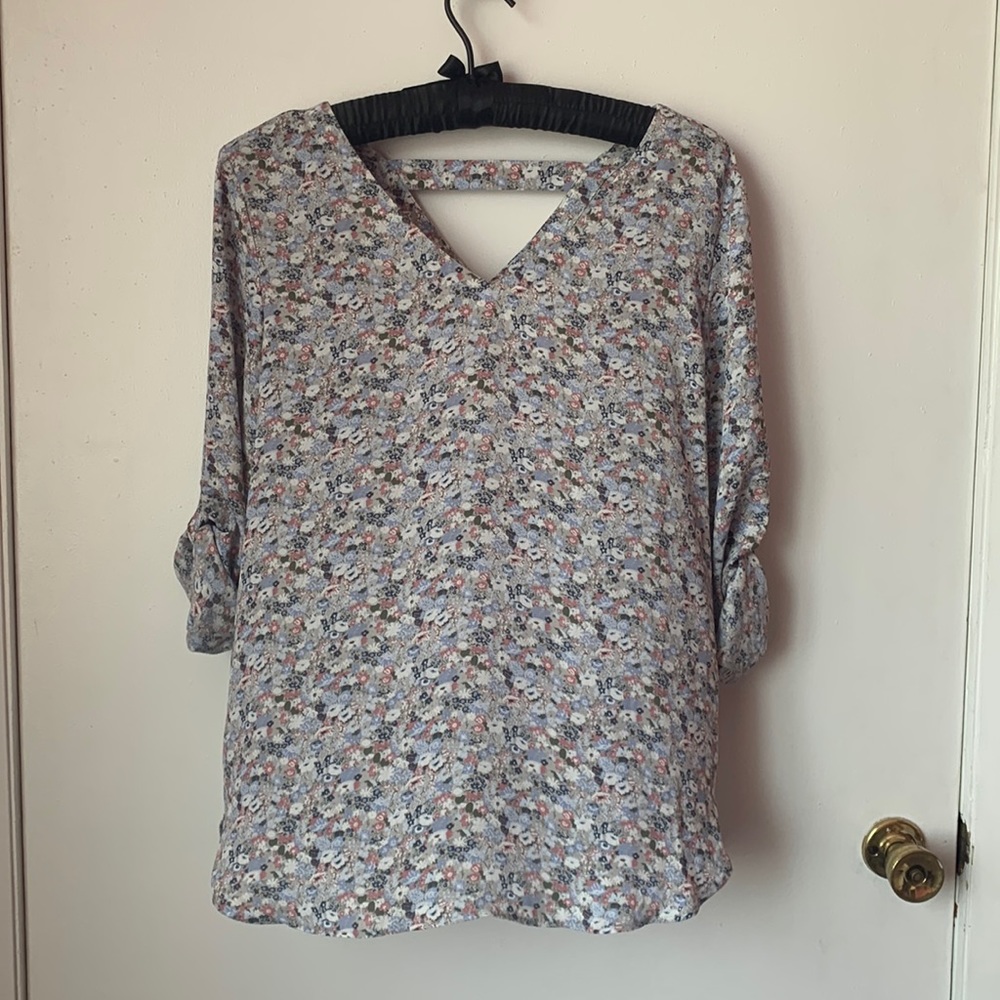 Ann Taylor Loft | Back cut-out floral top | M